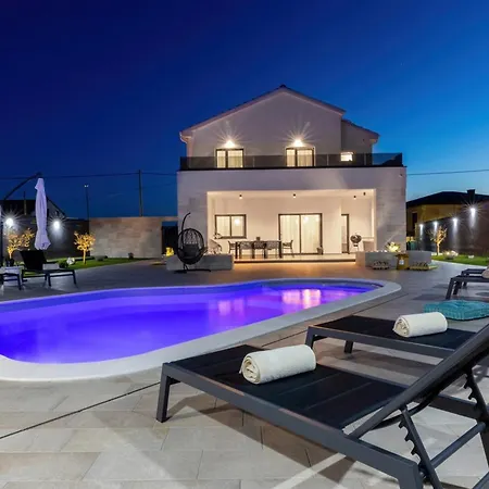 Pool Villa One /W Sauna And Jacuzzi Novi Vinodolski